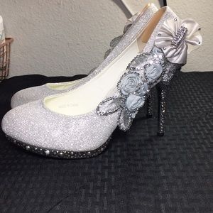 Size 8 sparkly detailed heels.